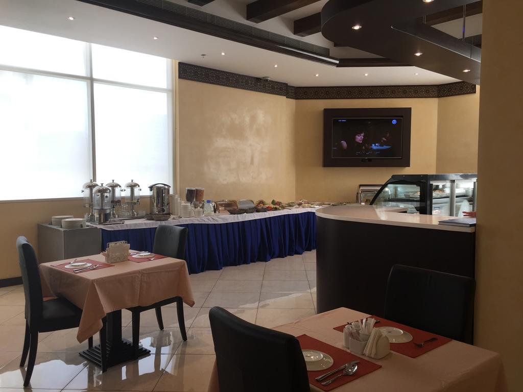 Boulevard City Suites Hotel Apartments Дубай Екстериор снимка