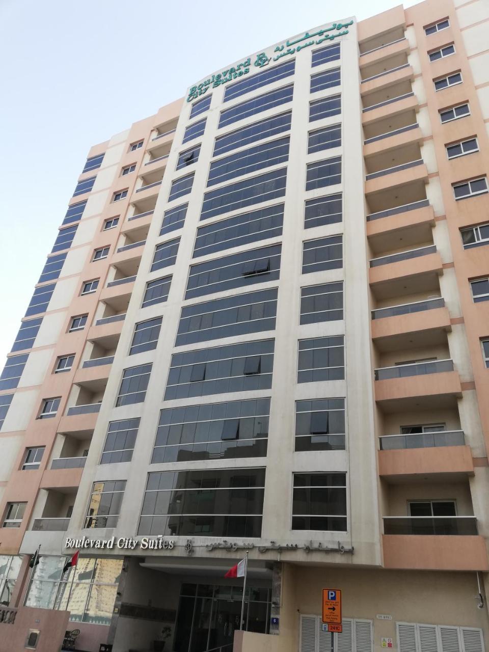 Boulevard City Suites Hotel Apartments Дубай Екстериор снимка