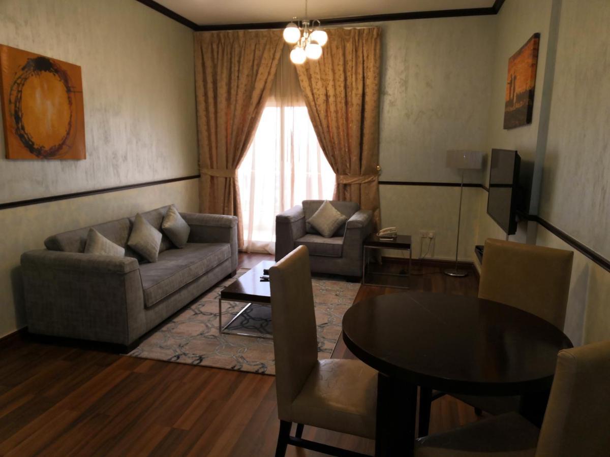 Boulevard City Suites Hotel Apartments Дубай Екстериор снимка